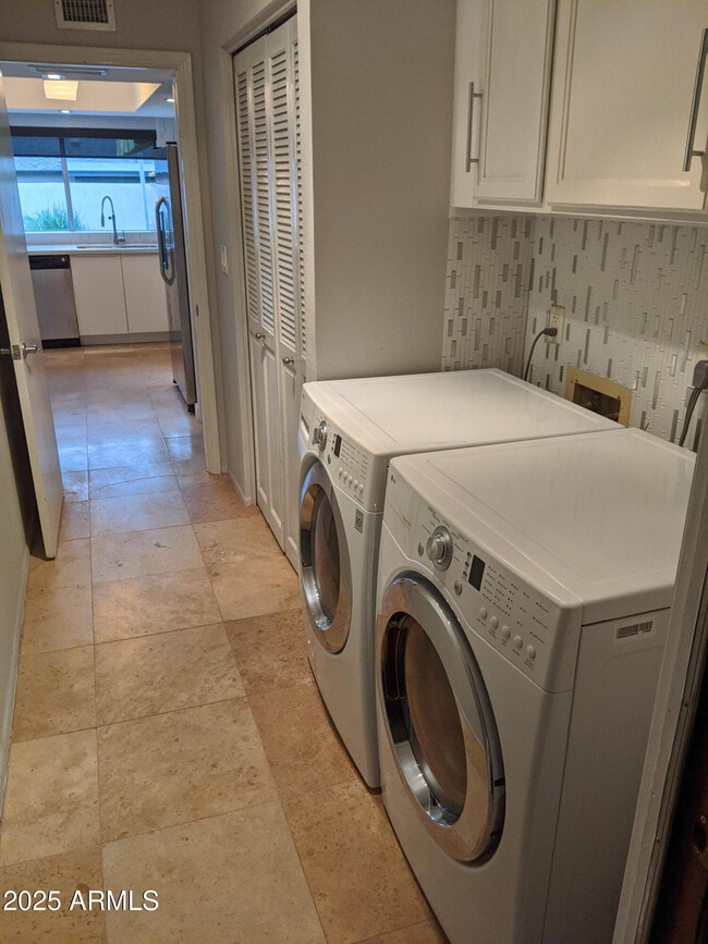 Building Photo - 6307 E Gelding Dr