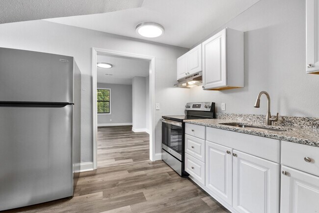 Building Photo - 2400 Woodbine Ave