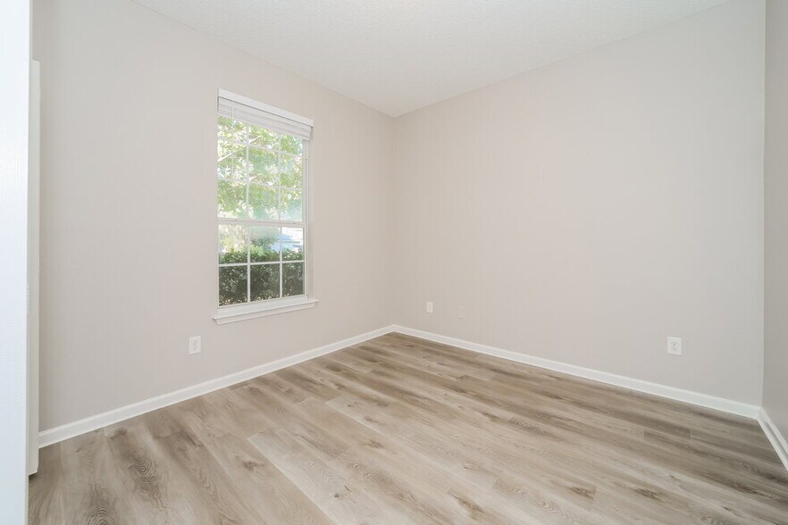 Building Photo - 1606 Creek Point Blvd
