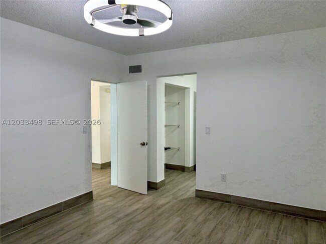Building Photo - 1591 NE Miami Gardens Dr