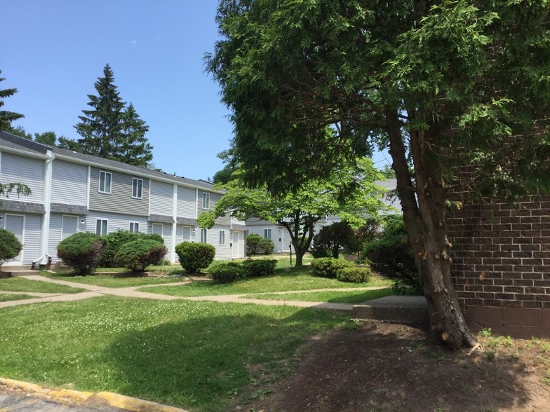 North Shore Townhomes 383 Denise Rd Rochester NY 14612 Apartment Finder