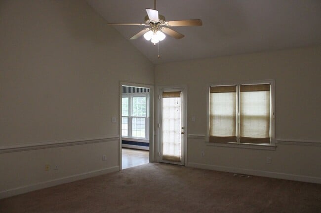 Building Photo - 4400 Dewfield Dr N