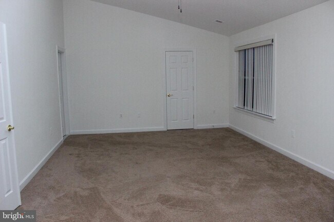 Building Photo - 8289 Glade Bank Dr