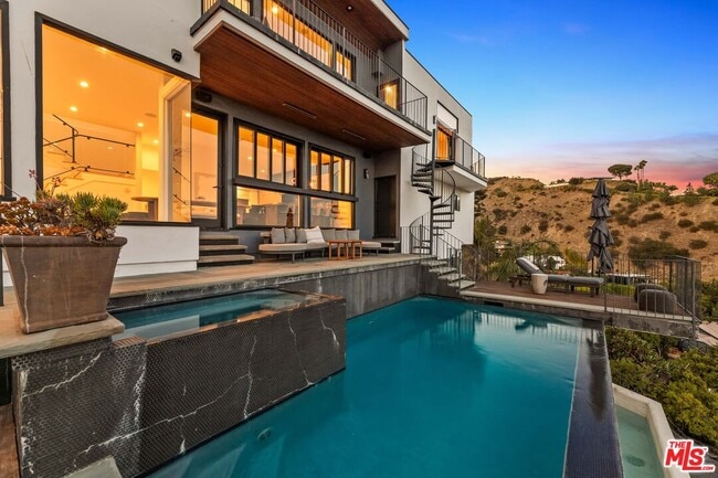 Building Photo - 8425 Hillside Ave