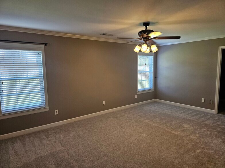 Building Photo - 13038 Peach View Dr
