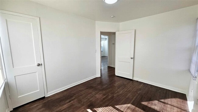 Building Photo - 721 Proctor Pl