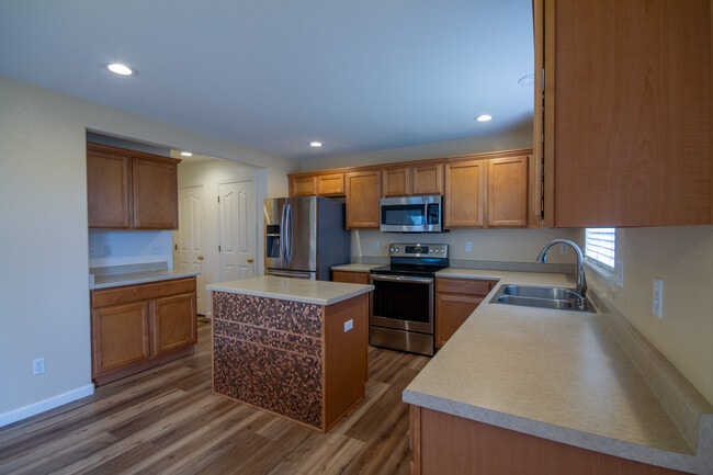 Building Photo - 5747 Jaguar Way