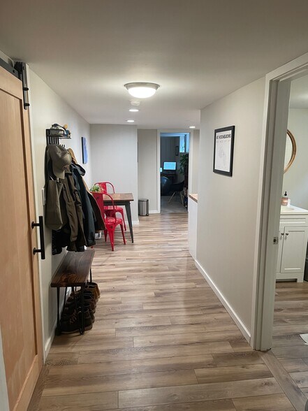 Entrance into in-law unit - 5520 N Concord Ave