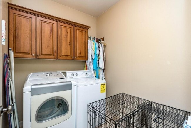 Building Photo - 3 Bedroom Home In South Pointe Subdivision...