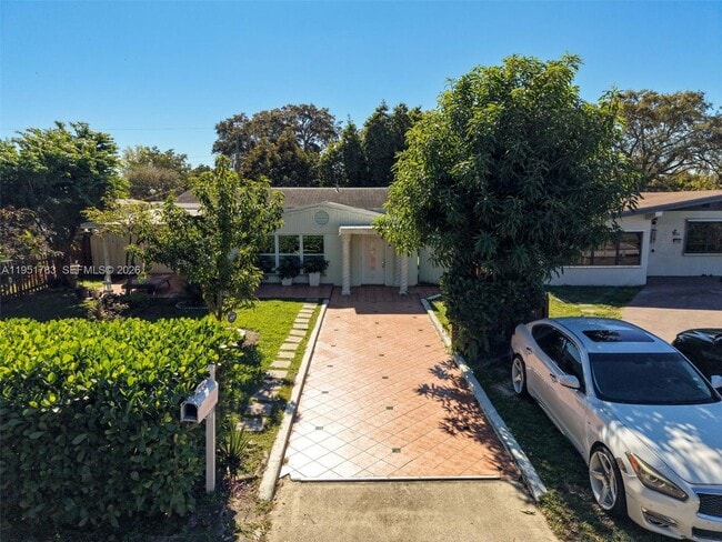 Building Photo - 1624 NE 175th St