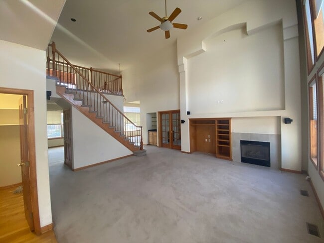 Building Photo - Large Home in Piney Creek