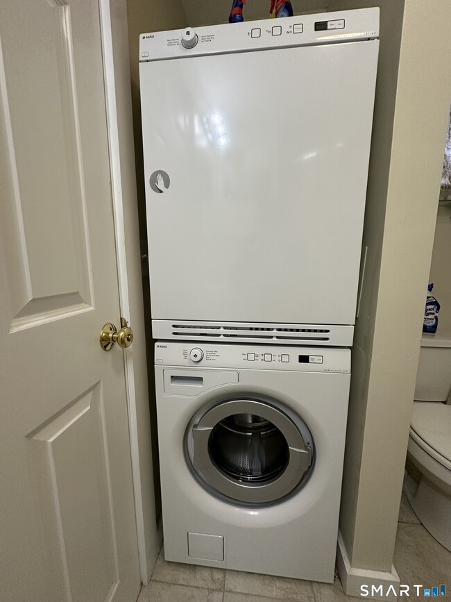 Building Photo - 212 Cedar Rd