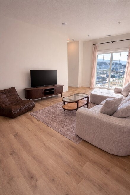 Building Photo - 1593 110 W