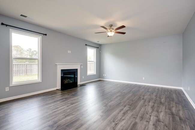 Building Photo - Beautiful 5 Bedroom Home For Rent
