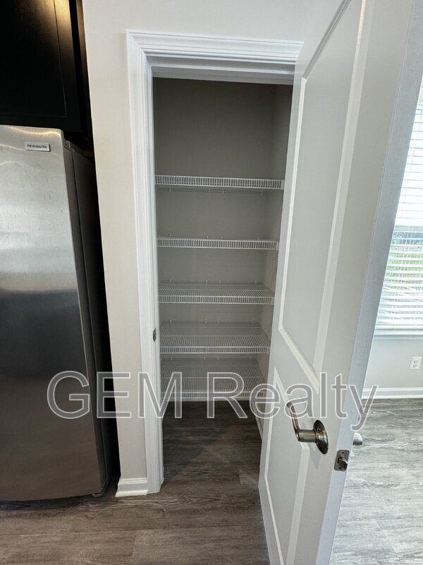 Building Photo - 1853 Sag Harbor Ln