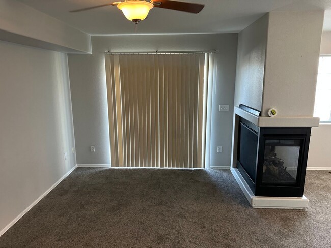 Building Photo - 3 Bedroom 2.5 Bath 2 Story Town Home 2 Car...