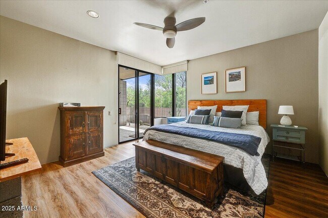 Building Photo - 10687 E Fernwood Ln