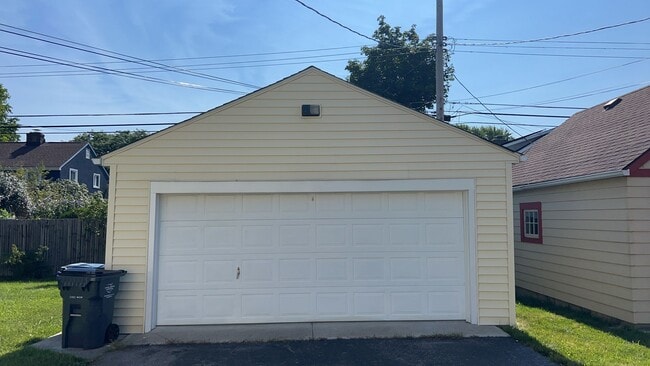 Building Photo - 2772 Brandon Rd
