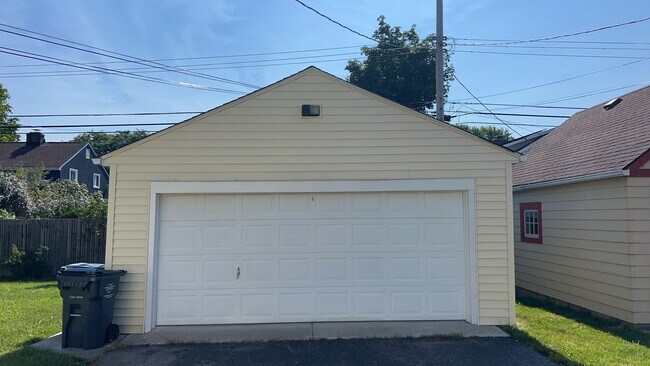 Building Photo - 3 Bed, 1.5 Bath Single Family Home - Upper Arlington, OH