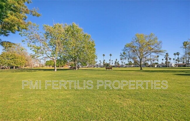Building Photo - 18242 Parkview Ln