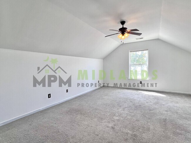 Building Photo - 492 Denman Loop