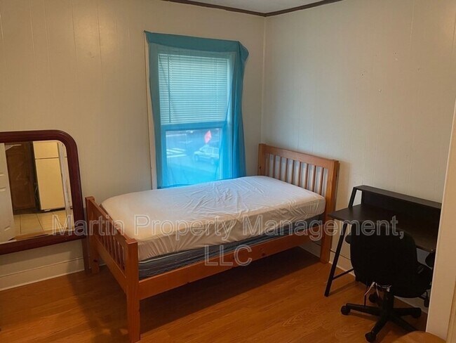 Building Photo - 9 Guinan St