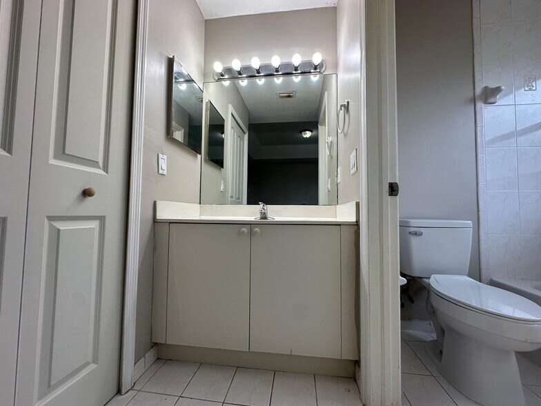 Building Photo - 1536 SE 31st Ct