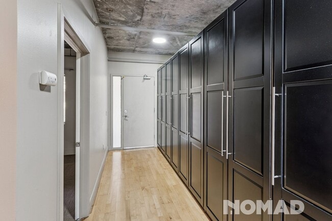 Building Photo - Large 1 Bedroom in Jack London Oakland w/ ...