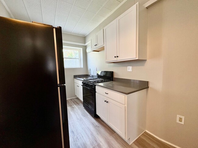 Building Photo - 2 Bedroom 1 Bathroom in York!