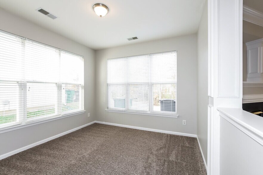 Building Photo - 2713 Forest Grove Ct