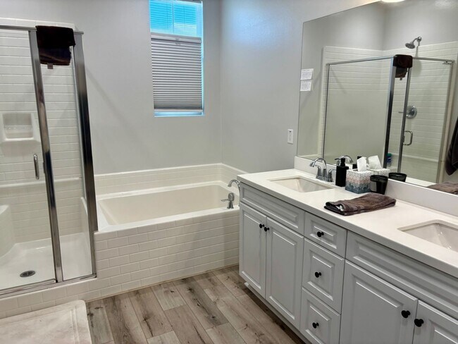 Building Photo - 3257 E Wild Horse Privado