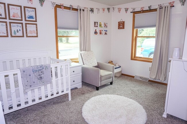 Building Photo - 3-Bedroom, 2-bath House With Fenced-in Yar...