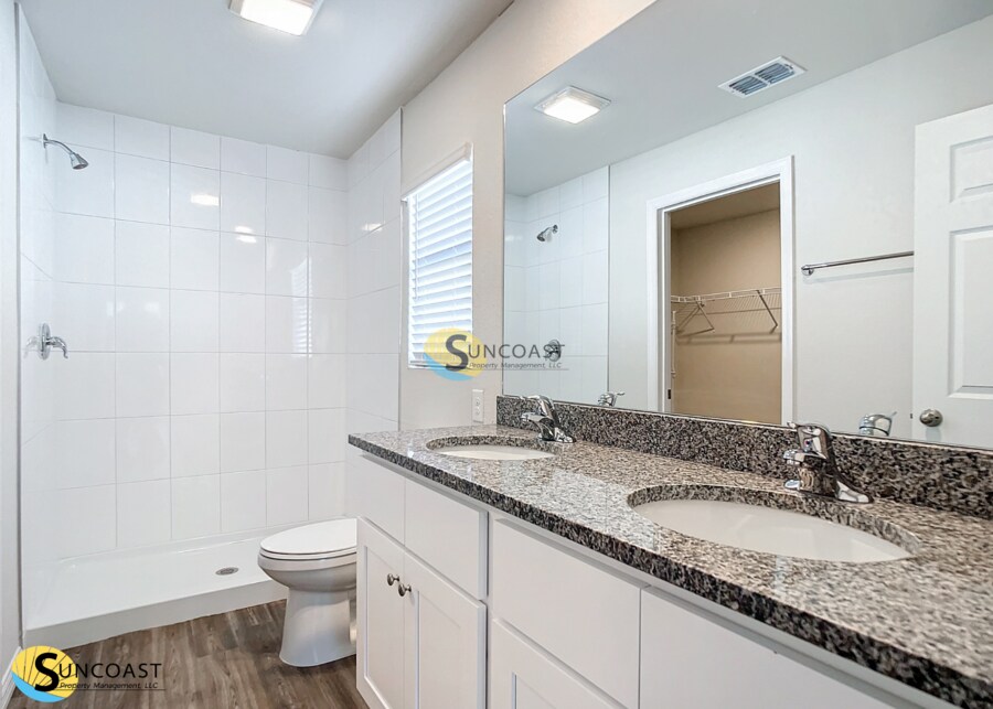 Building Photo - 17927 SW 32nd Cir