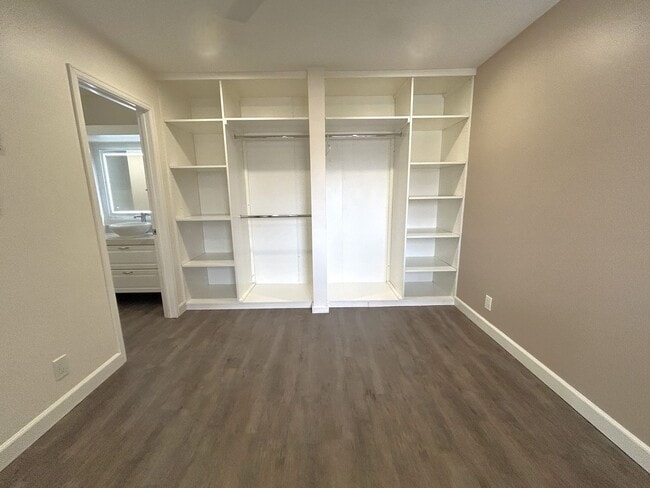 Building Photo - OAK CREEK DR UNIT D ONTARIO 91761  (2 BED / 2 BATH)