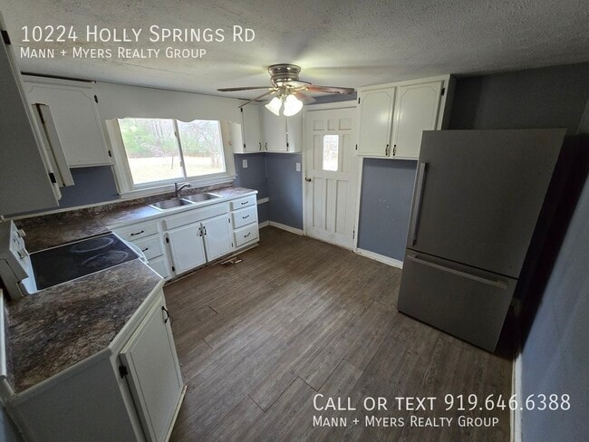 Building Photo - 10224 Holly Springs Rd