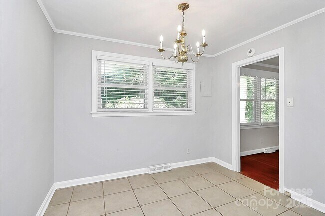 Building Photo - 228 Seneca Pl