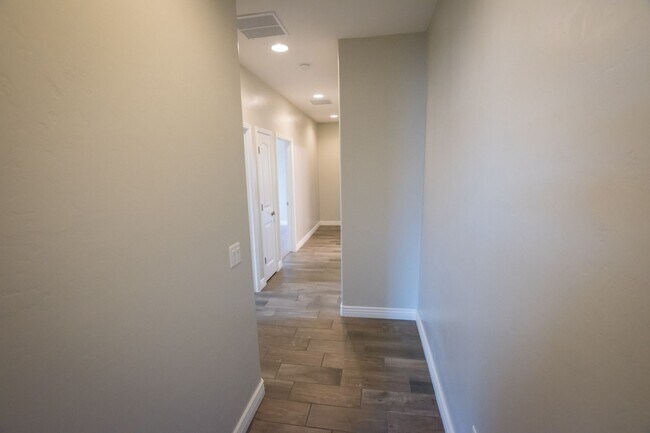 Building Photo - Executive home in The Estates at Holiday! ...