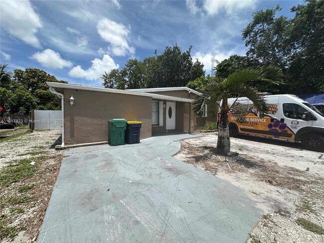 Building Photo - 4041 SW 50th St