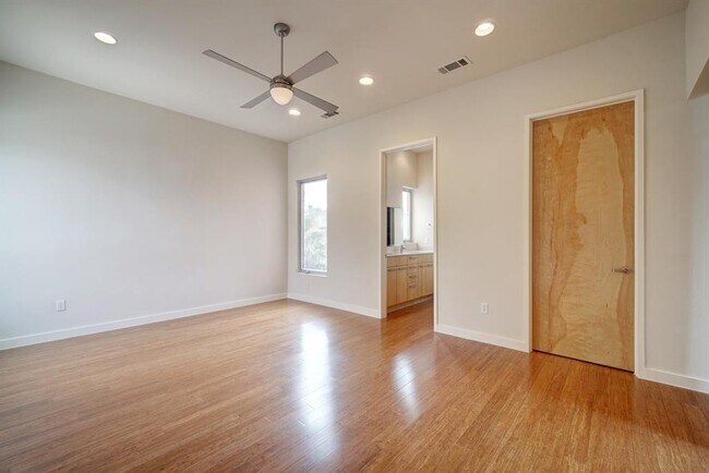 Building Photo - 5312 Agatha Cir