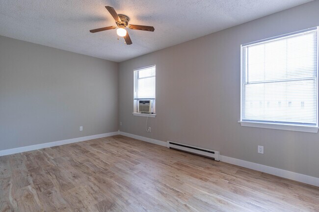 Building Photo - 1635A W Amos Dr