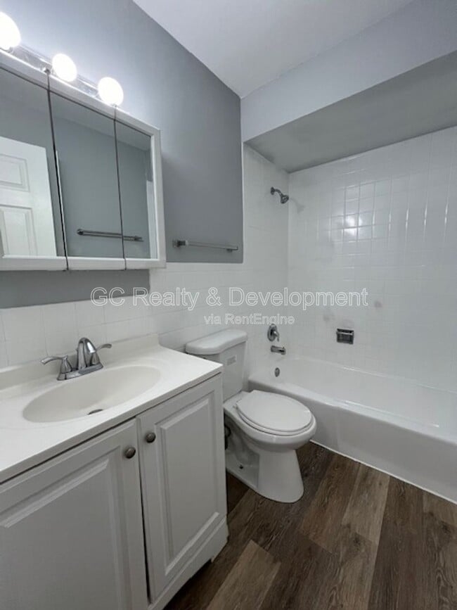 Building Photo - 312 S Warwick Ave