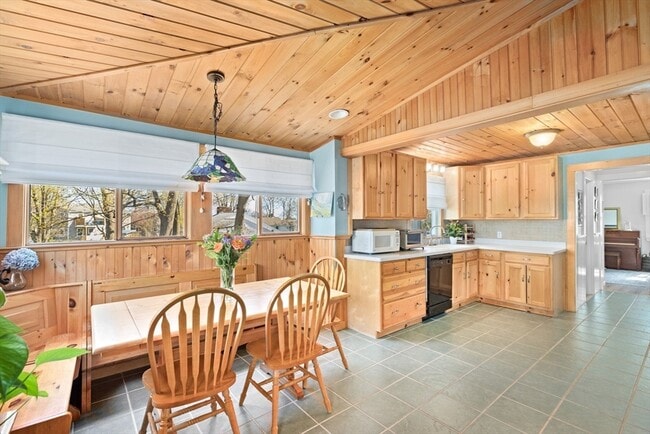 Building Photo - 20 Damon Rd