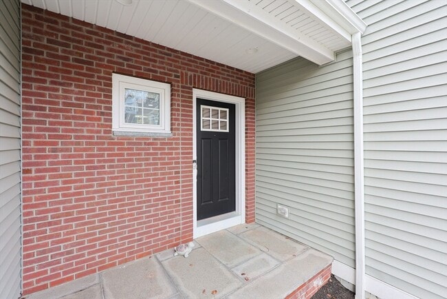 Building Photo - 8 Riverstone Way