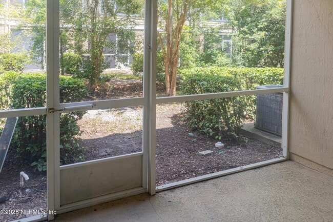 Building Photo - 8121 Summer Palm Ct