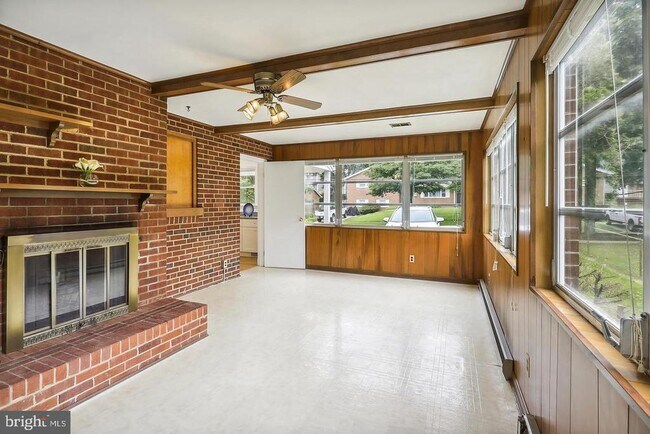 Building Photo - 1702 Franwall Ave