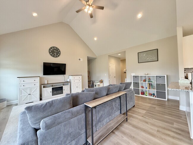 Building Photo - 1107 Andover Dr