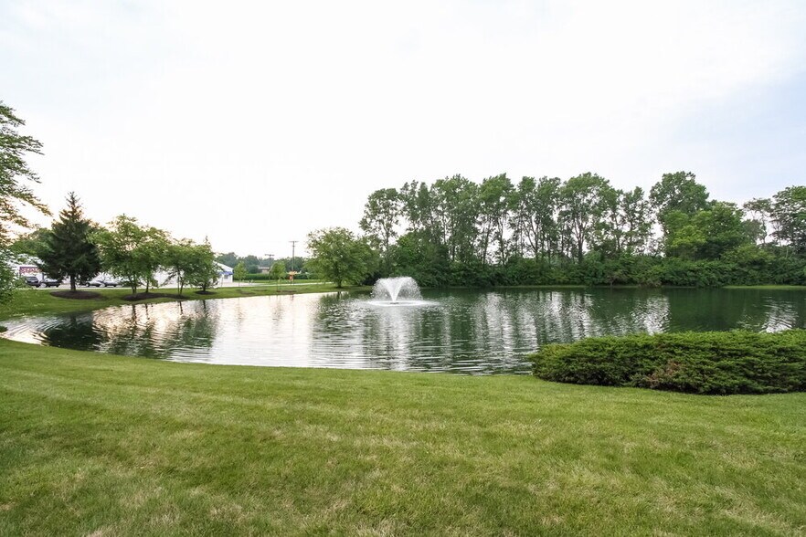 Building Photo - 56 Knoll Ln