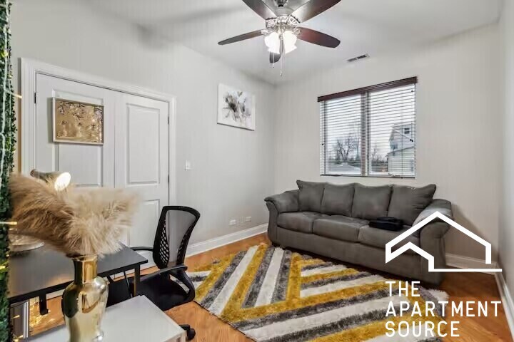 Building Photo - 3935 S Wells St