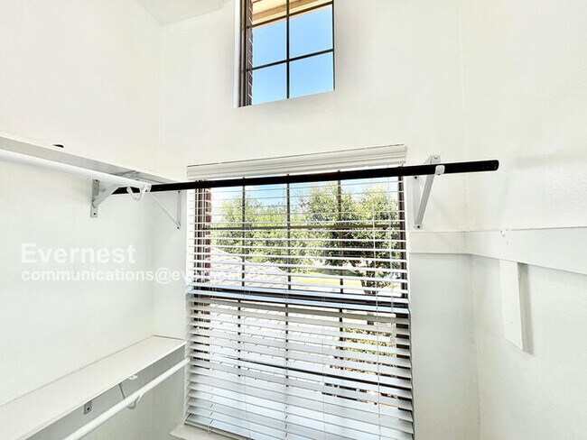 Building Photo - 604 Knightsbridge Ln