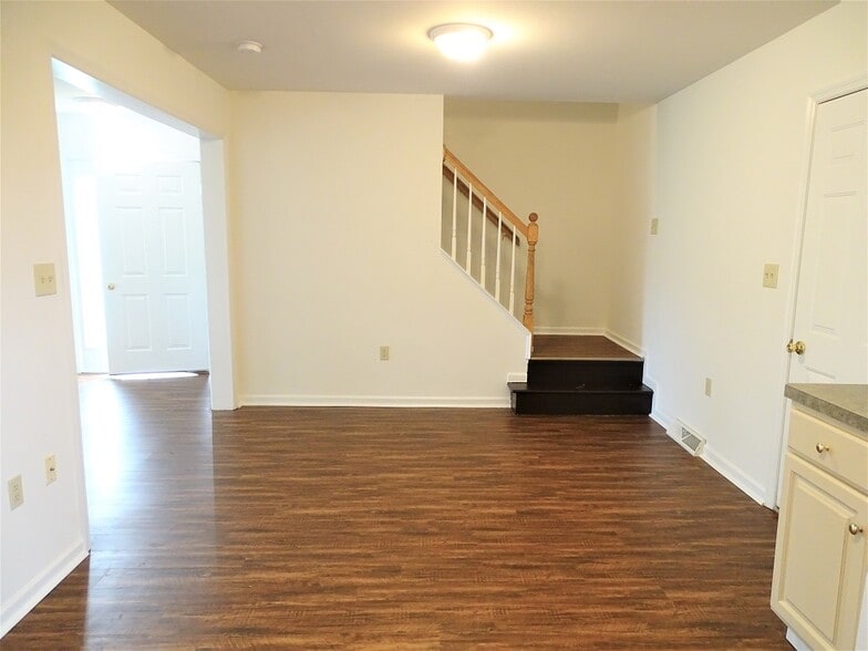 Building Photo - 91 Pebble Creek Dr